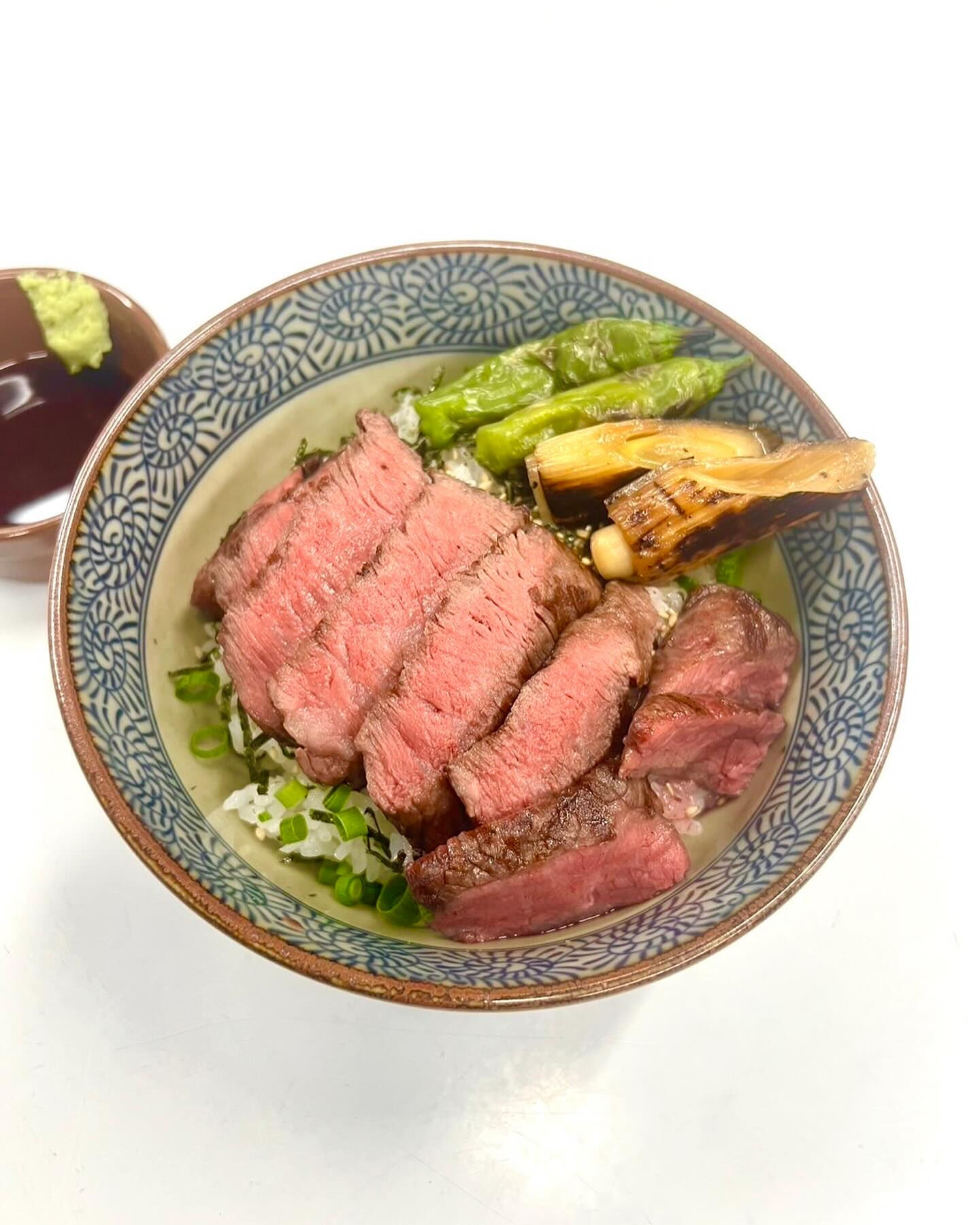 炭火で一本一本、香ばしく焼き上げた焼き鳥4本盛り