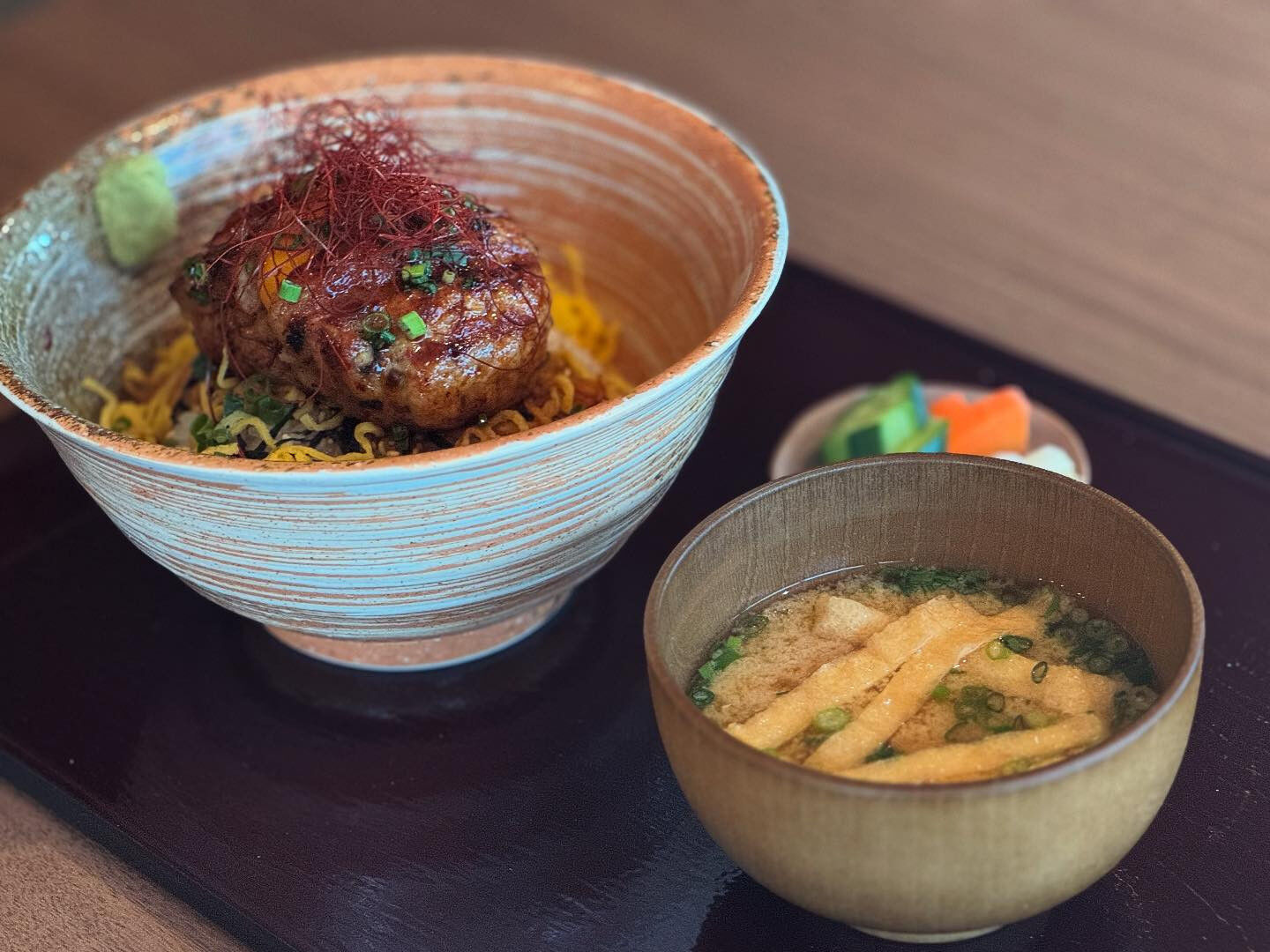 炭火で一本一本、香ばしく焼き上げた焼き鳥4本盛り