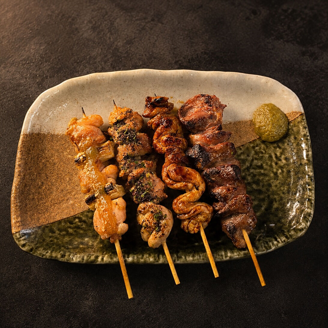 炭火で一本一本、香ばしく焼き上げた焼き鳥4本盛り
